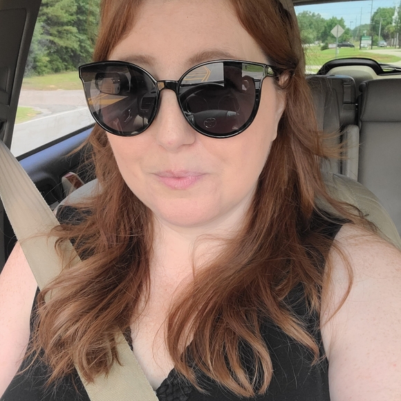 Meet your Posher, Michelle - Picture 2 of 4